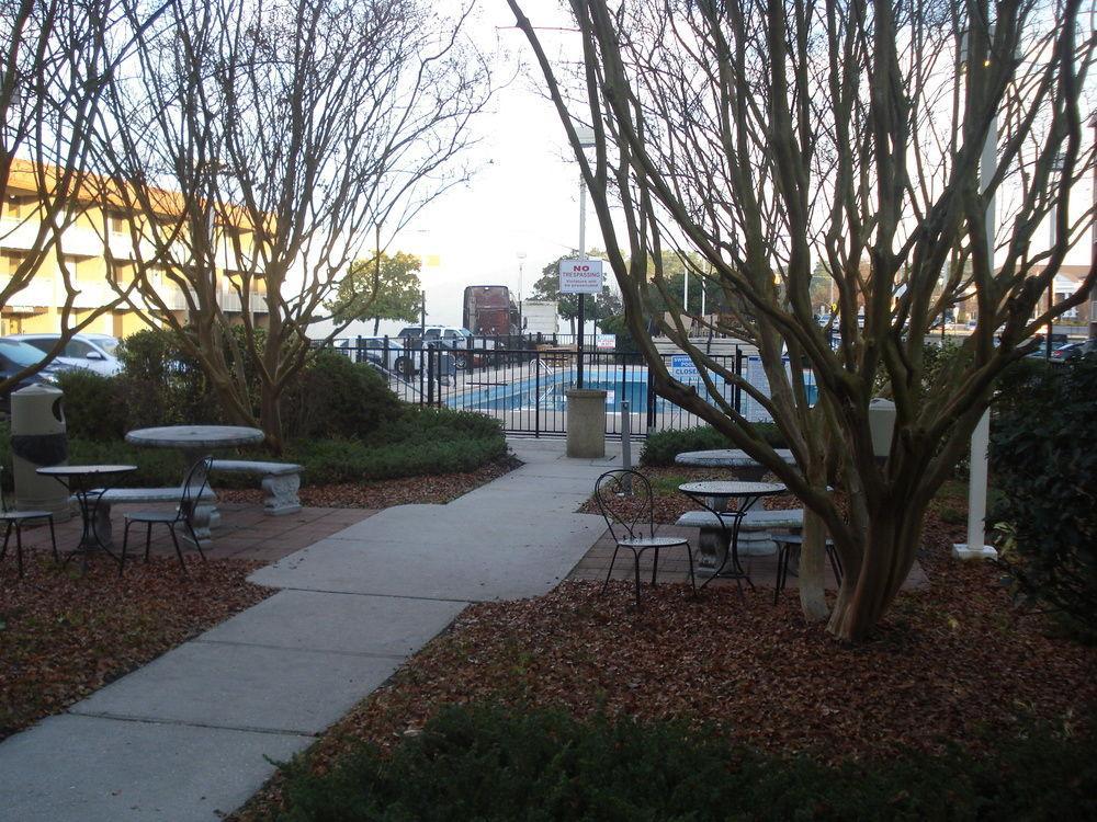 Baymont By Wyndham Fayetteville Fort Bragg Area Exterior photo