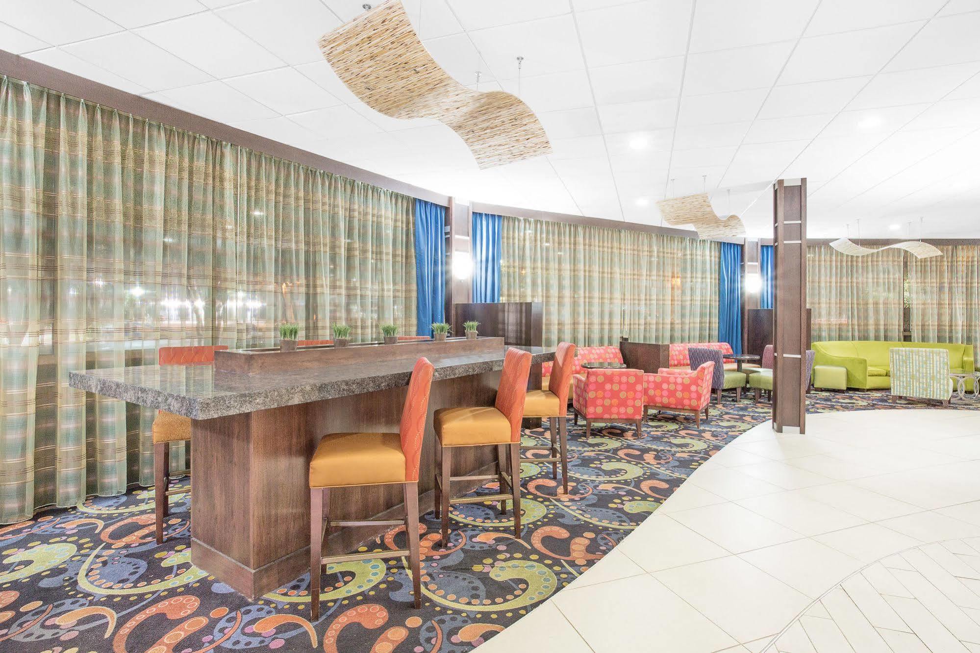 Baymont By Wyndham Fayetteville Fort Bragg Area Exterior photo