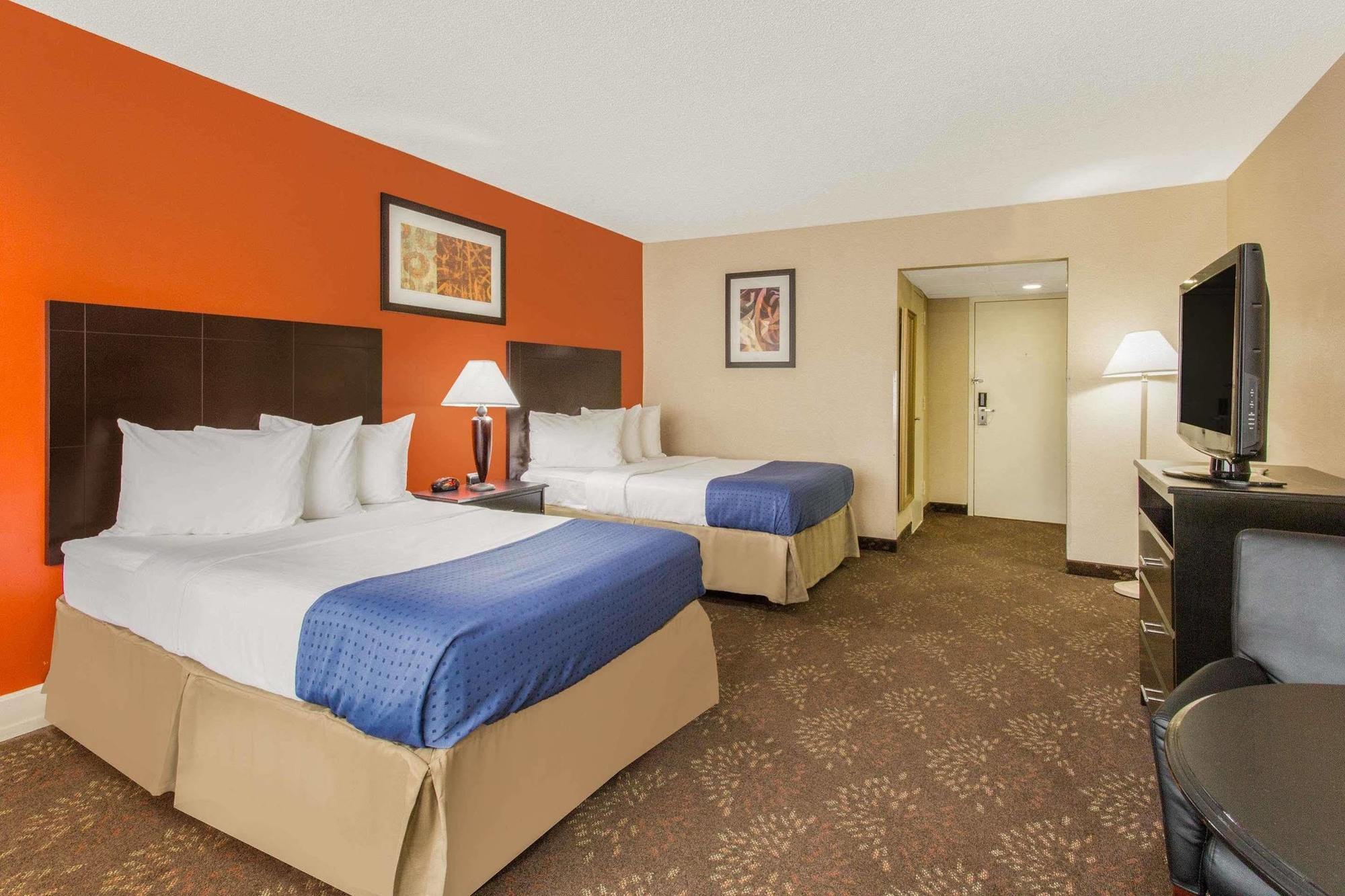 Baymont By Wyndham Fayetteville Fort Bragg Area Exterior photo