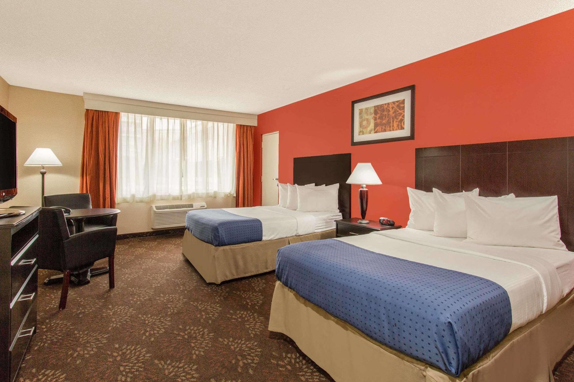Baymont By Wyndham Fayetteville Fort Bragg Area Exterior photo